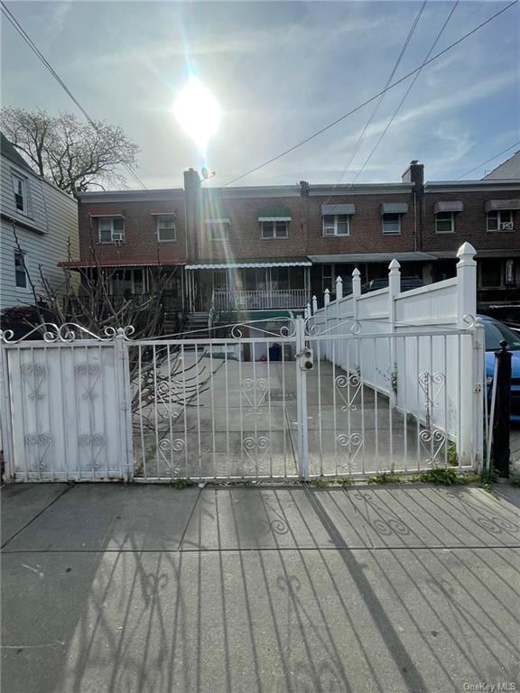 Property for Sale at 3830 Barnes Avenue, Bronx, New York - Bedrooms: 4 
Bathrooms: 2 
Rooms: 6  - $605,000