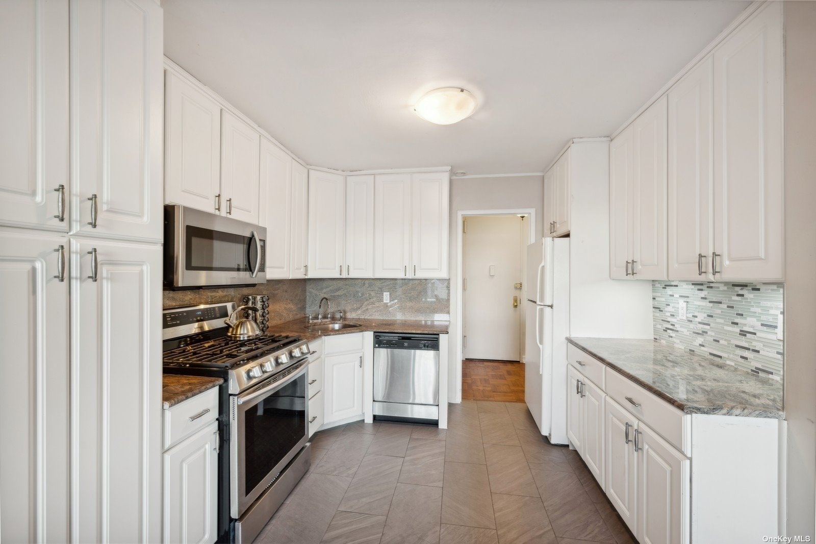 16625 Powells Cove Boulevard 4J, Beechhurst, Queens, NY - 1 Bedrooms  
1 Bathrooms  
4 Rooms - 