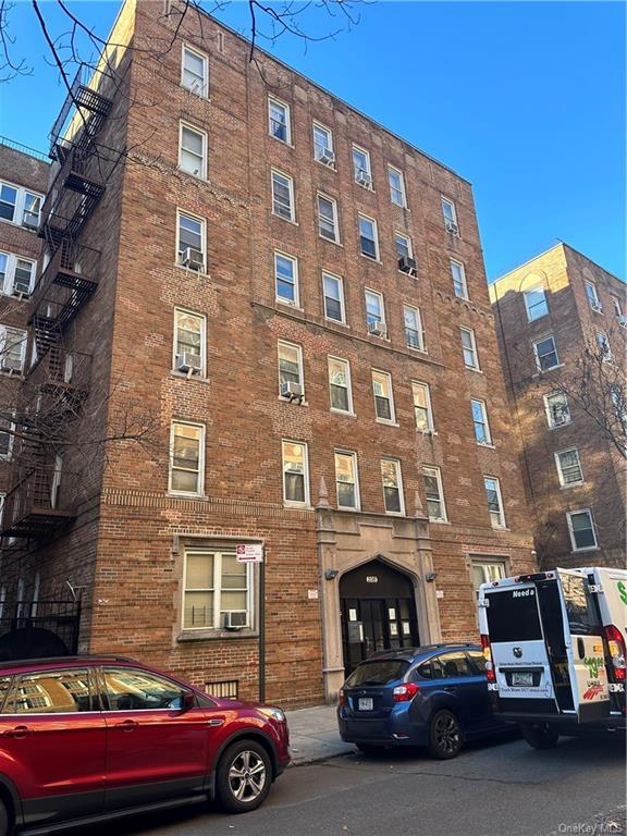 Property for Sale at 2081 Cruger Avenue 4O, Bronx, New York - Bedrooms: 1 
Bathrooms: 1 
Rooms: 3  - $182,000