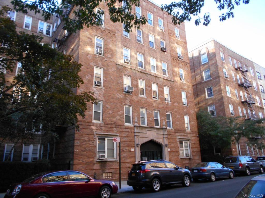 2081 Cruger Avenue 2B, Bronx, New York - 1 Bedrooms  
1 Bathrooms  
3 Rooms - 