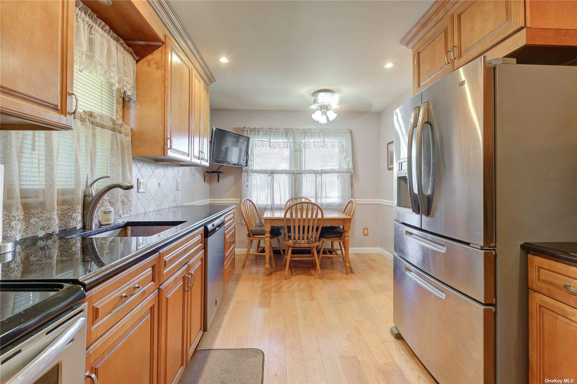 Photo 5 of 14 of 13 Dawes Avenue house