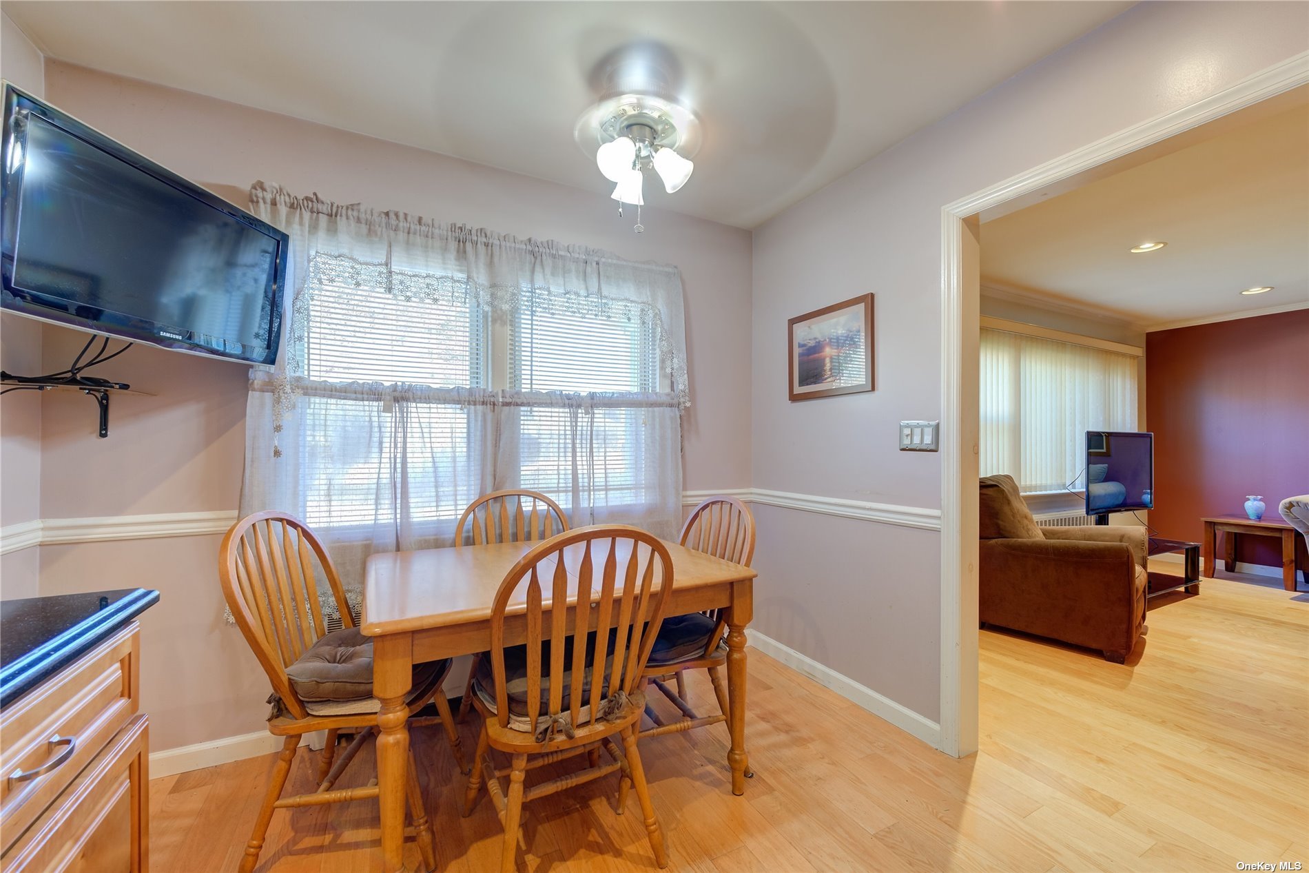 Photo 8 of 14 of 13 Dawes Avenue house