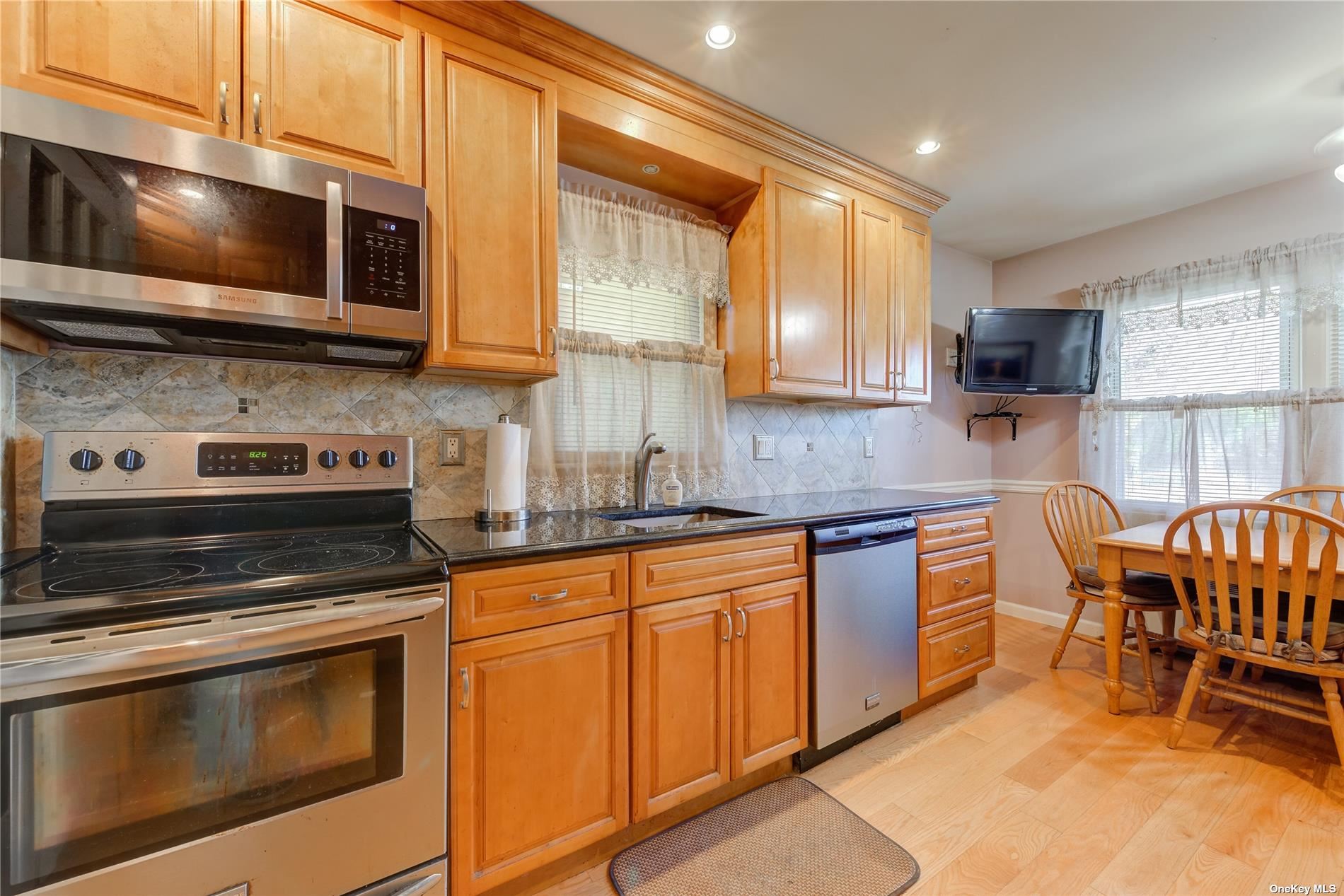 Photo 6 of 14 of 13 Dawes Avenue house