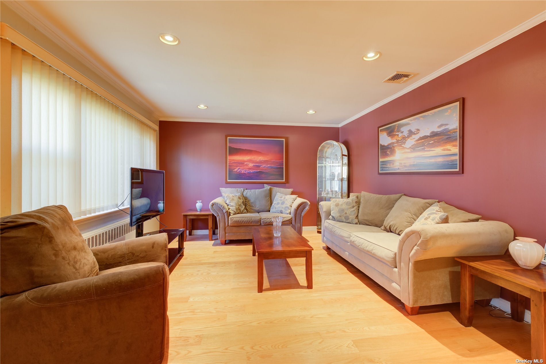 Photo 3 of 14 of 13 Dawes Avenue house