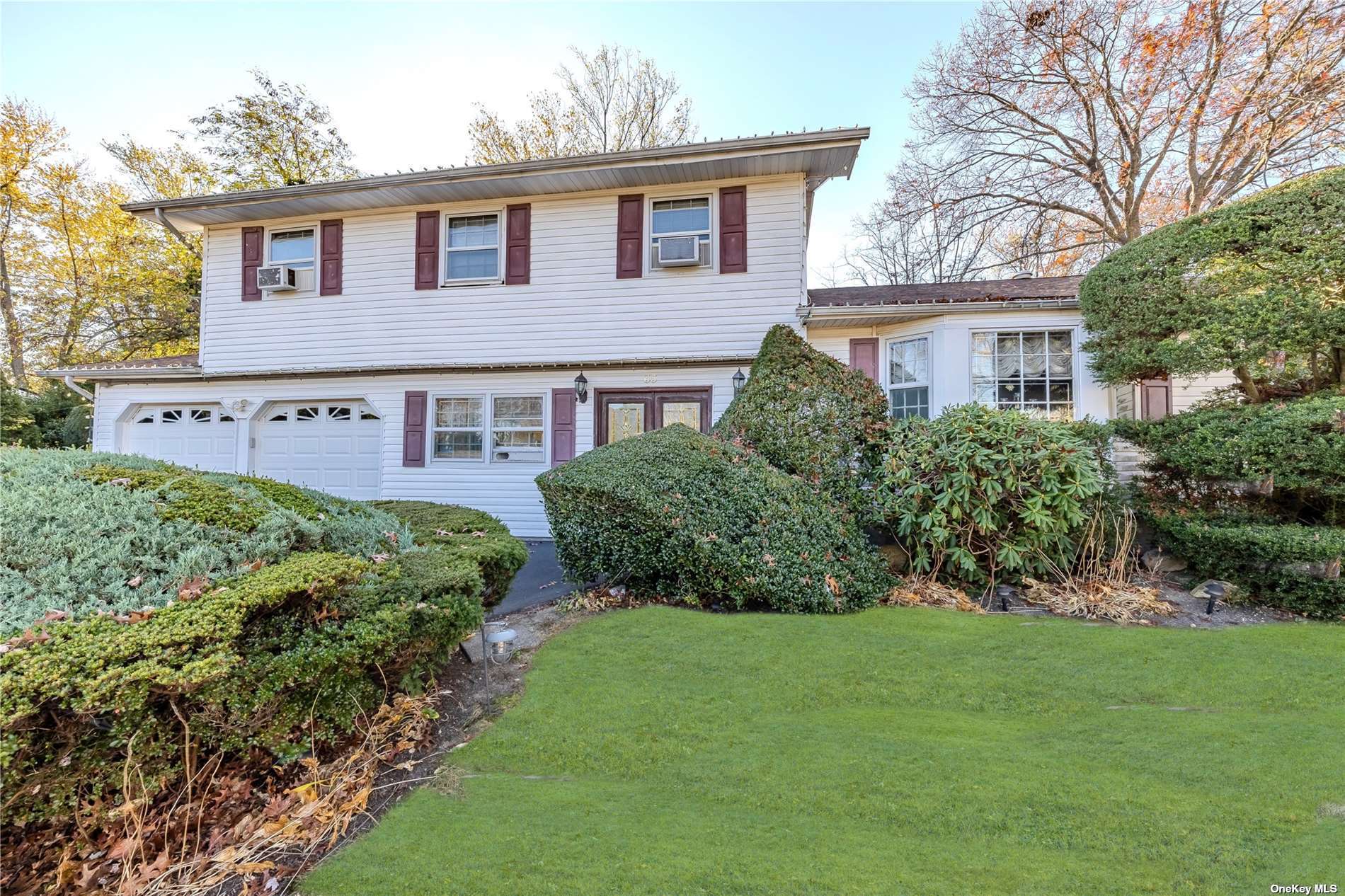 65 Landscape Drive, Wheatley Heights, New York image 1