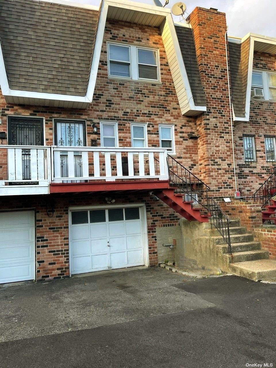 274 Beach 17 Street 274, Far Rockaway, Queens, NY - 3 Bedrooms  
2 Bathrooms  
6 Rooms - 