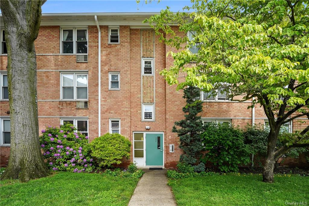 25 Trinity Place 3F, New Rochelle, New York - 1 Bedrooms  
1 Bathrooms  
3 Rooms - 