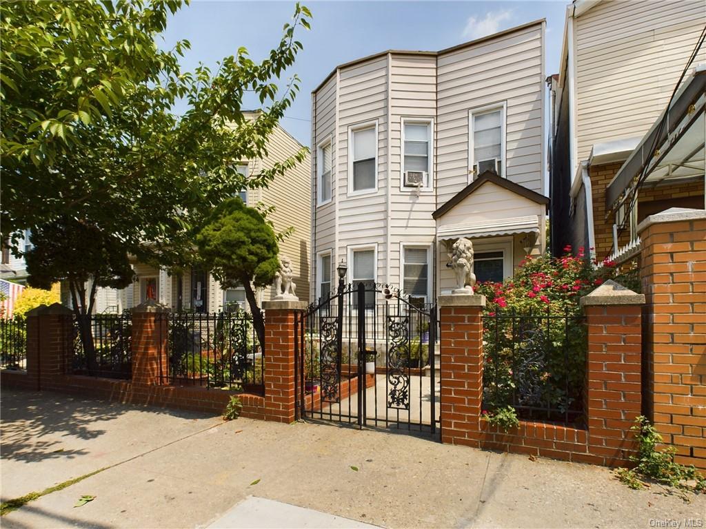 Property for Sale at 1818 Holland Avenue, Bronx, New York - Bedrooms: 5 
Bathrooms: 3  - $825,000