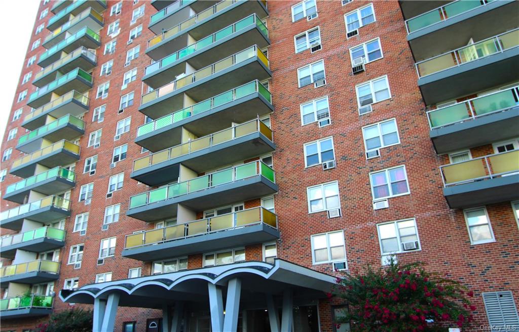 1841 Central Park Avenue 14B, Yonkers, New York - 2 Bedrooms  
2 Bathrooms  
5 Rooms - 