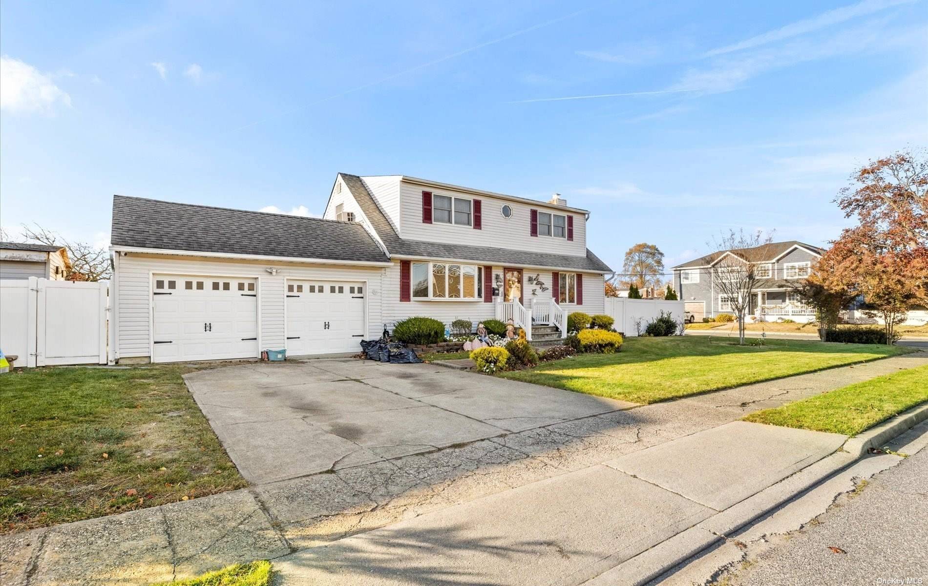 53 Arlyn Drive, Massapequa, New York image 2