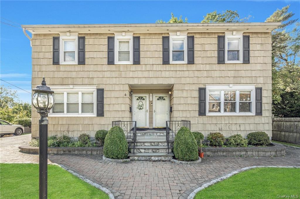 570 N Barry Avenue Right Side, Mamaroneck, New York - 3 Bedrooms  
2 Bathrooms  
6 Rooms - 