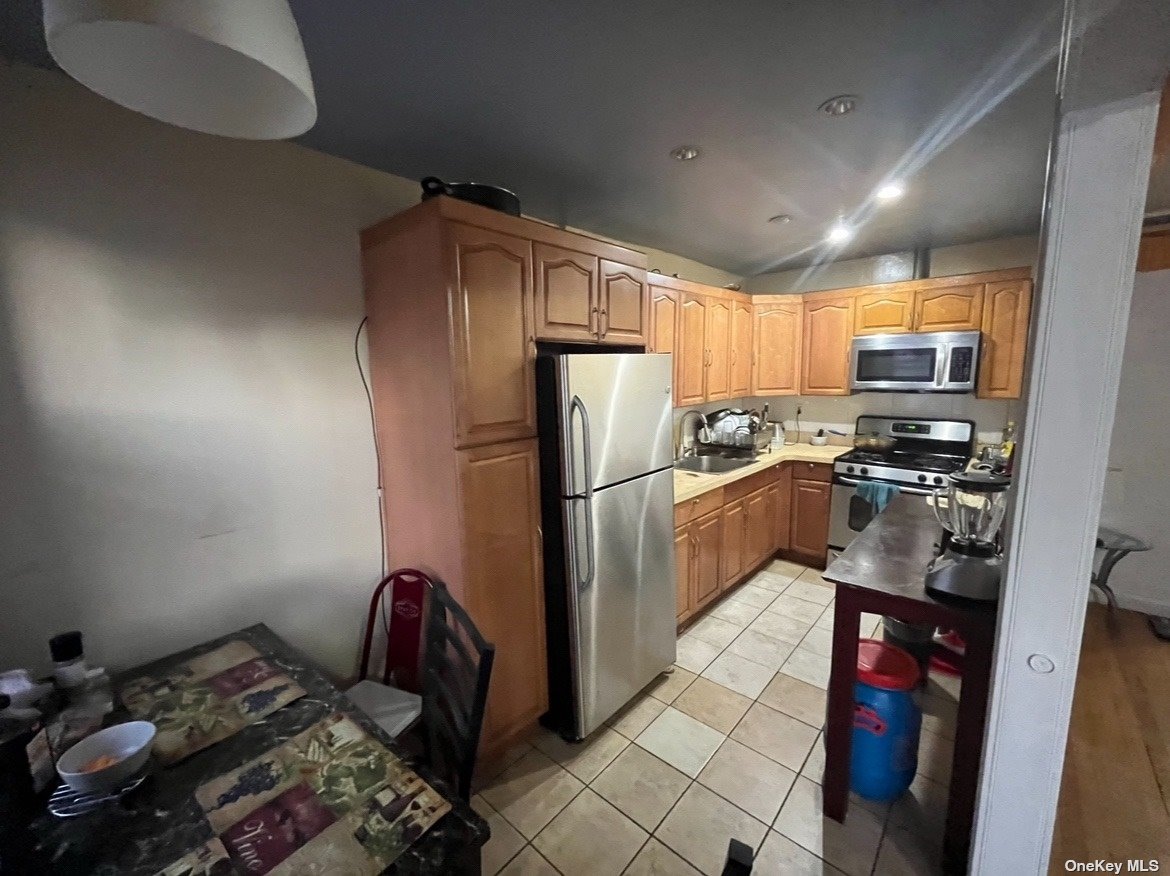 42-02 Layton St St #202, Elmhurst, New York image 3