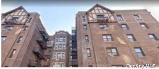 Property for Sale at 4202 Layton St St 202, Elmhurst, Queens, NY - Bedrooms: 2 
Bathrooms: 1 
Rooms: 6  - $379,999