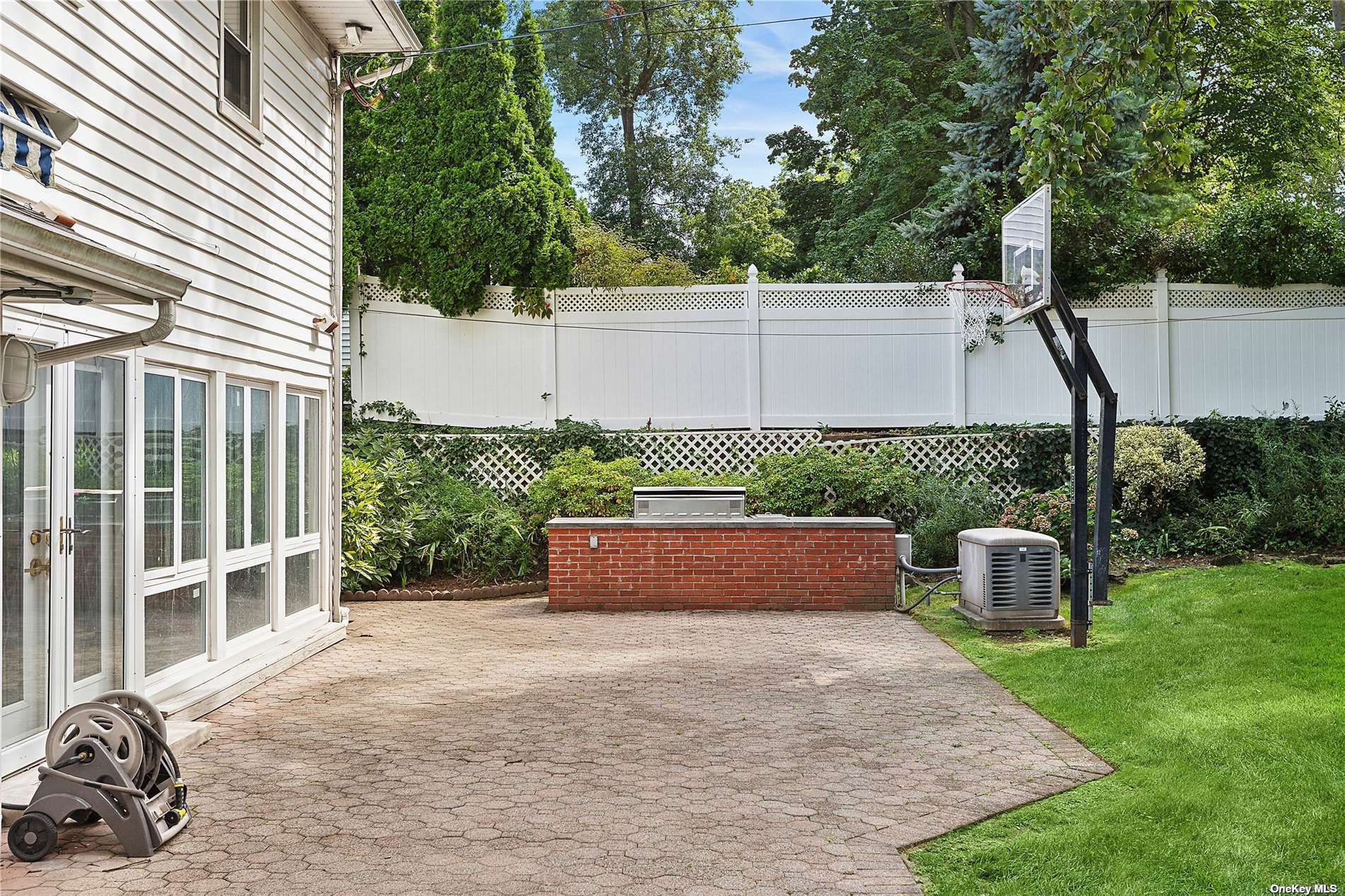 139 Chestnut Road, Manhasset, New York image 23