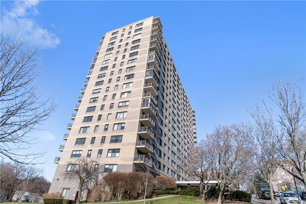 3671 Hudson Manor Terrace 14E, Bronx, New York - 2 Bedrooms  
2 Bathrooms  
5 Rooms - 