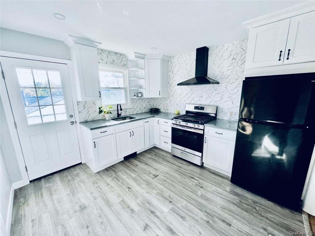 Photo 15 of 33 of 109 Bushey Avenue house