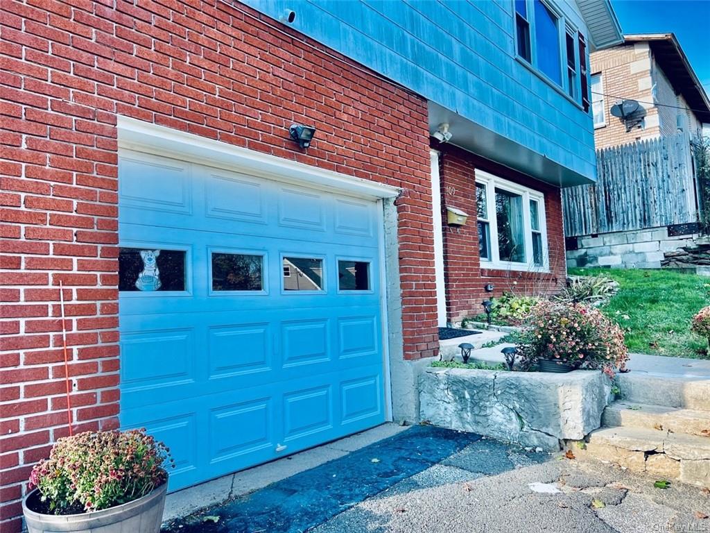 Photo 2 of 33 of 109 Bushey Avenue house