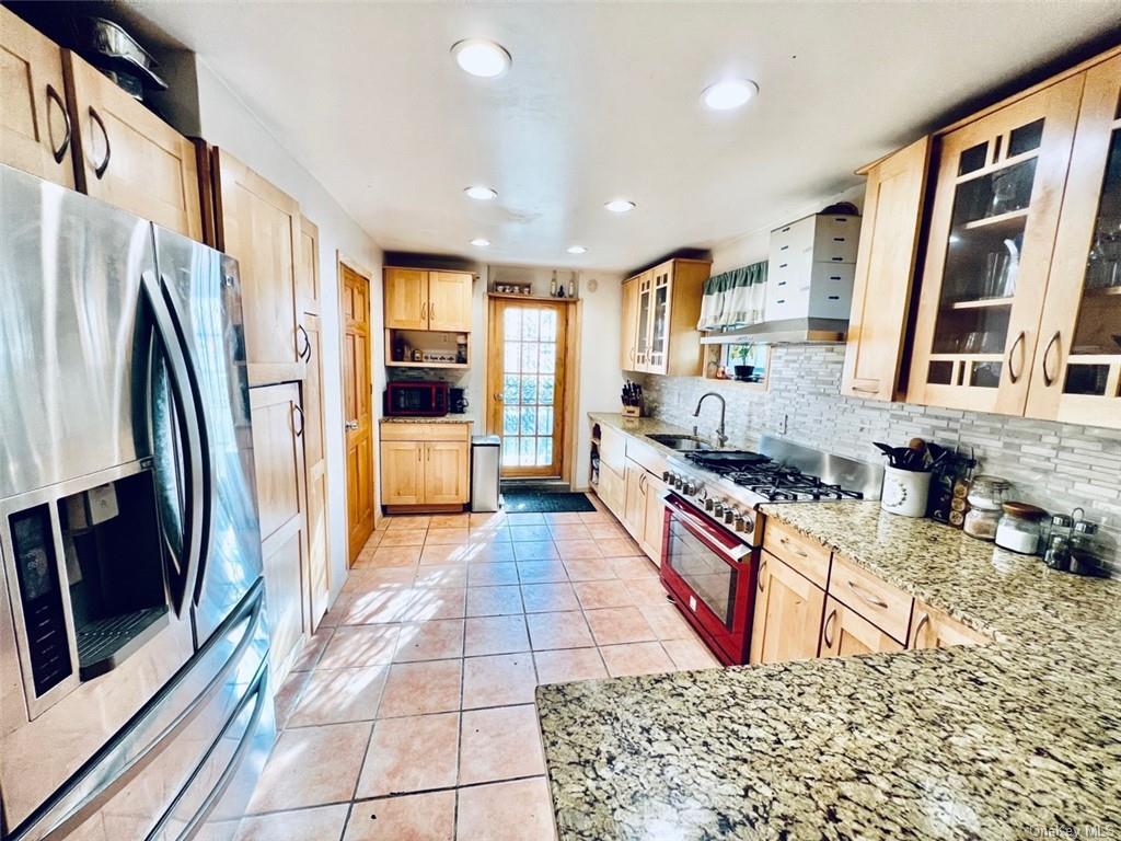 Photo 5 of 33 of 109 Bushey Avenue house