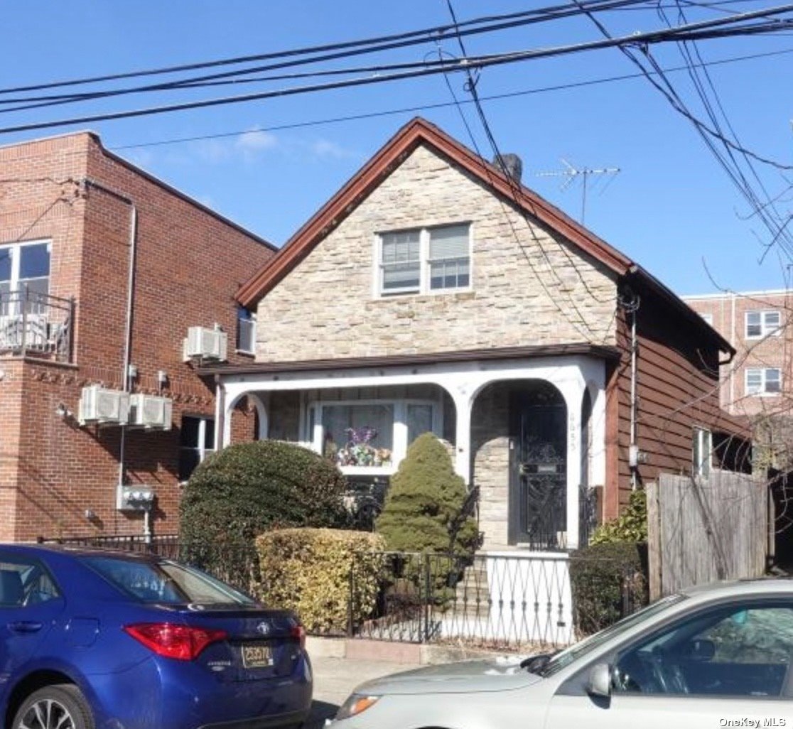 Property for Sale at 6655 Jay Avenue, Maspeth, Queens, NY - Bedrooms: 3 
Bathrooms: 2 
Rooms: 6  - $679,000