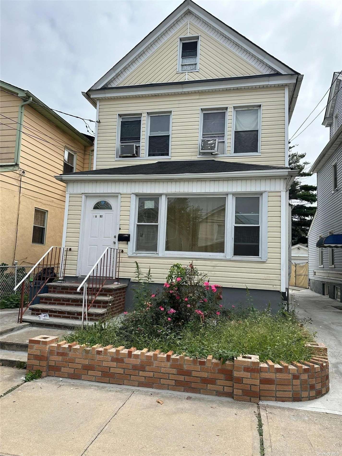 17122 103rd Road, Jamaica, Queens, NY - 6 Bedrooms  
3 Bathrooms  
12 Rooms - 