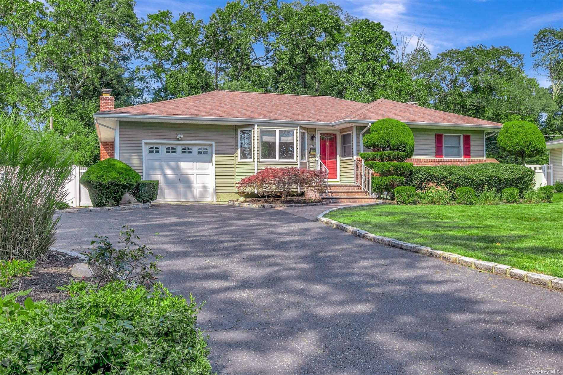 48 Tanglewood Drive, Smithtown, Hamptons, NY - 3 Bedrooms  
2 Bathrooms - 