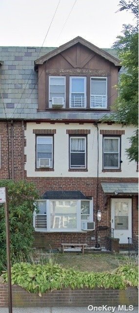 Property for Sale at 7246 Manse Street, Forest Hills, Queens, NY - Bedrooms: 5 
Bathrooms: 3 
Rooms: 12  - $1,249,000