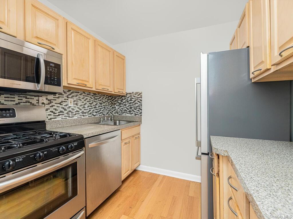 Property for Sale at 3206 Fairfield Avenue 4E, Bronx, New York - Bedrooms: 2 
Bathrooms: 1 
Rooms: 4  - $272,000
