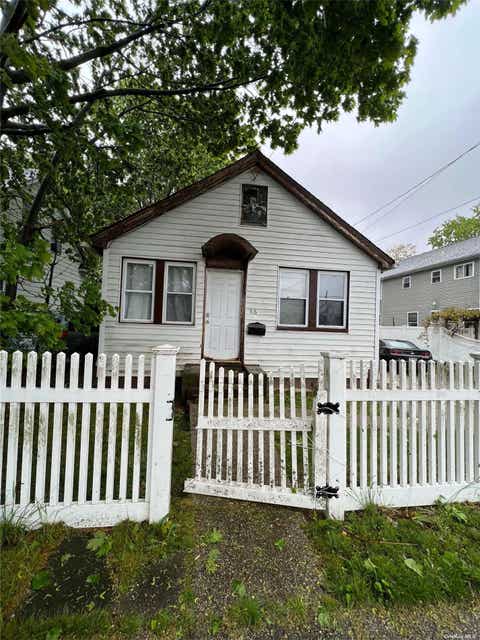 Homes For Sale - 86 Linden Avenue<br/> Hempstead, NY 11550