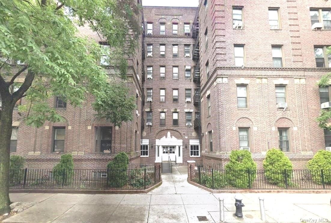 3420 83rd Street 2E, Jackson Heights, Queens, NY - 1 Bedrooms  
1 Bathrooms  
4 Rooms - 