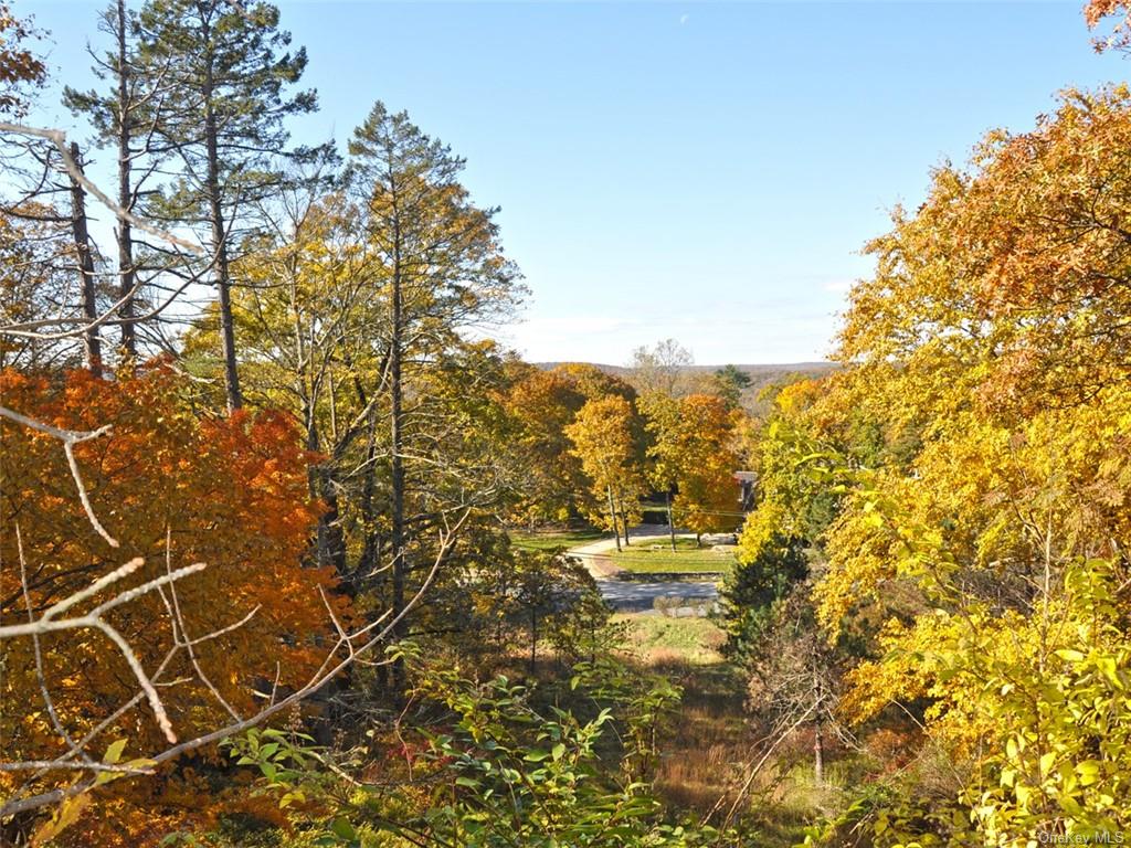 Serpentine Road, Tuxedo Park, New York image 3