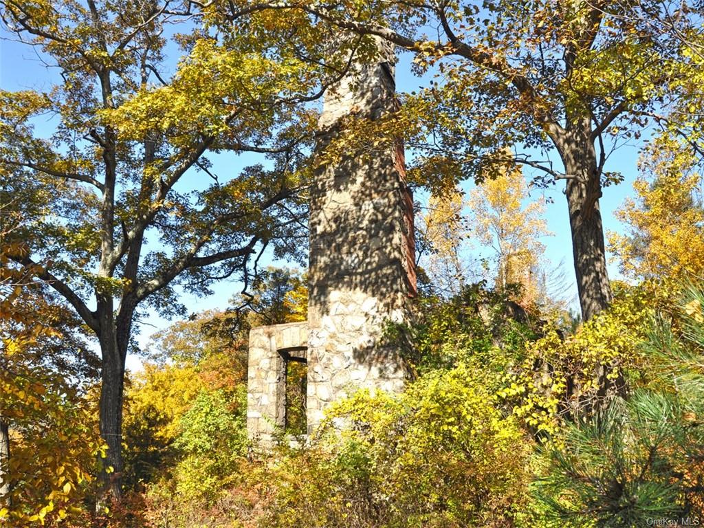 Serpentine Road, Tuxedo Park, New York image 1