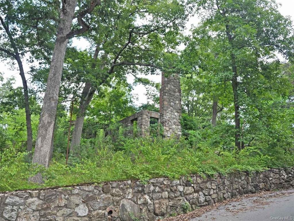 Serpentine Road, Tuxedo Park, New York image 2