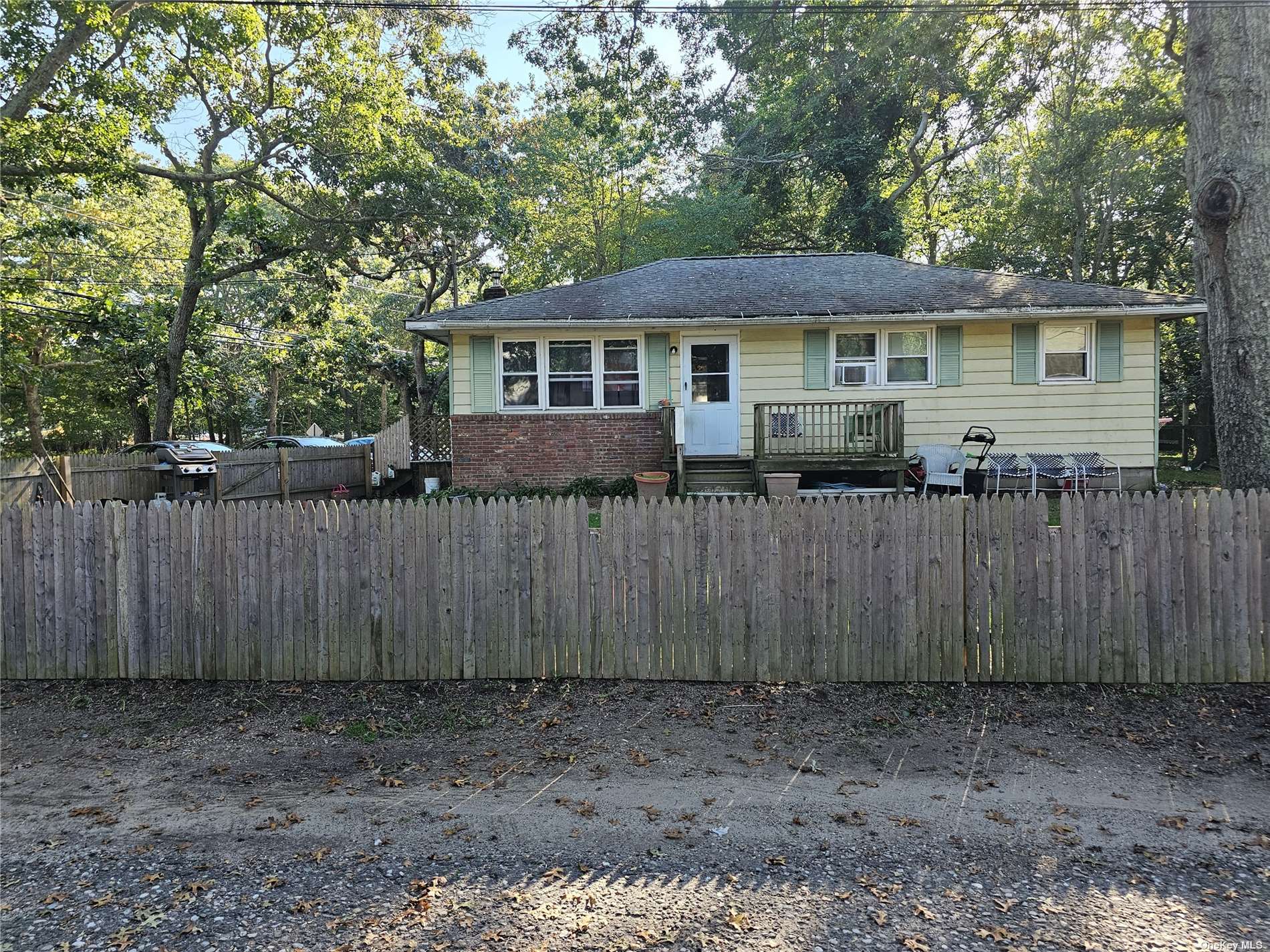 211 Accabonac Road, East Hampton, Hamptons, NY - 3 Bedrooms  
1 Bathrooms - 