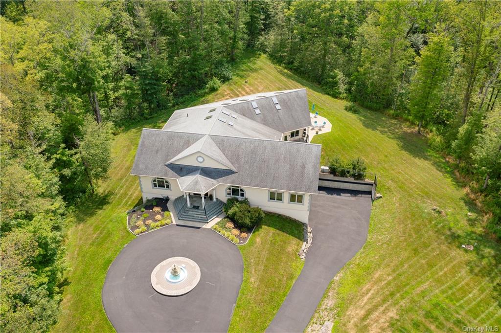 Property for Sale at 126 Old Hopewell Road, Wappingers Falls, New York - Bedrooms: 4 
Bathrooms: 4.5 
Rooms: 10  - $1,299,000