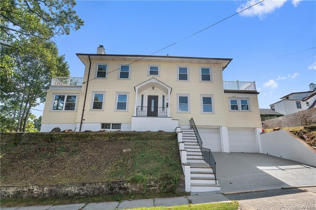 82 Carhart Avenue, White Plains, New York - 6 Bedrooms  
3 Bathrooms  
11 Rooms - 