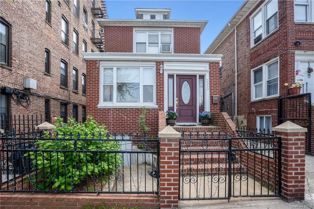Property for Sale at 2952 Roberts Avenue, Bronx, New York - Bedrooms: 4 
Bathrooms: 2 
Rooms: 8  - $875,000