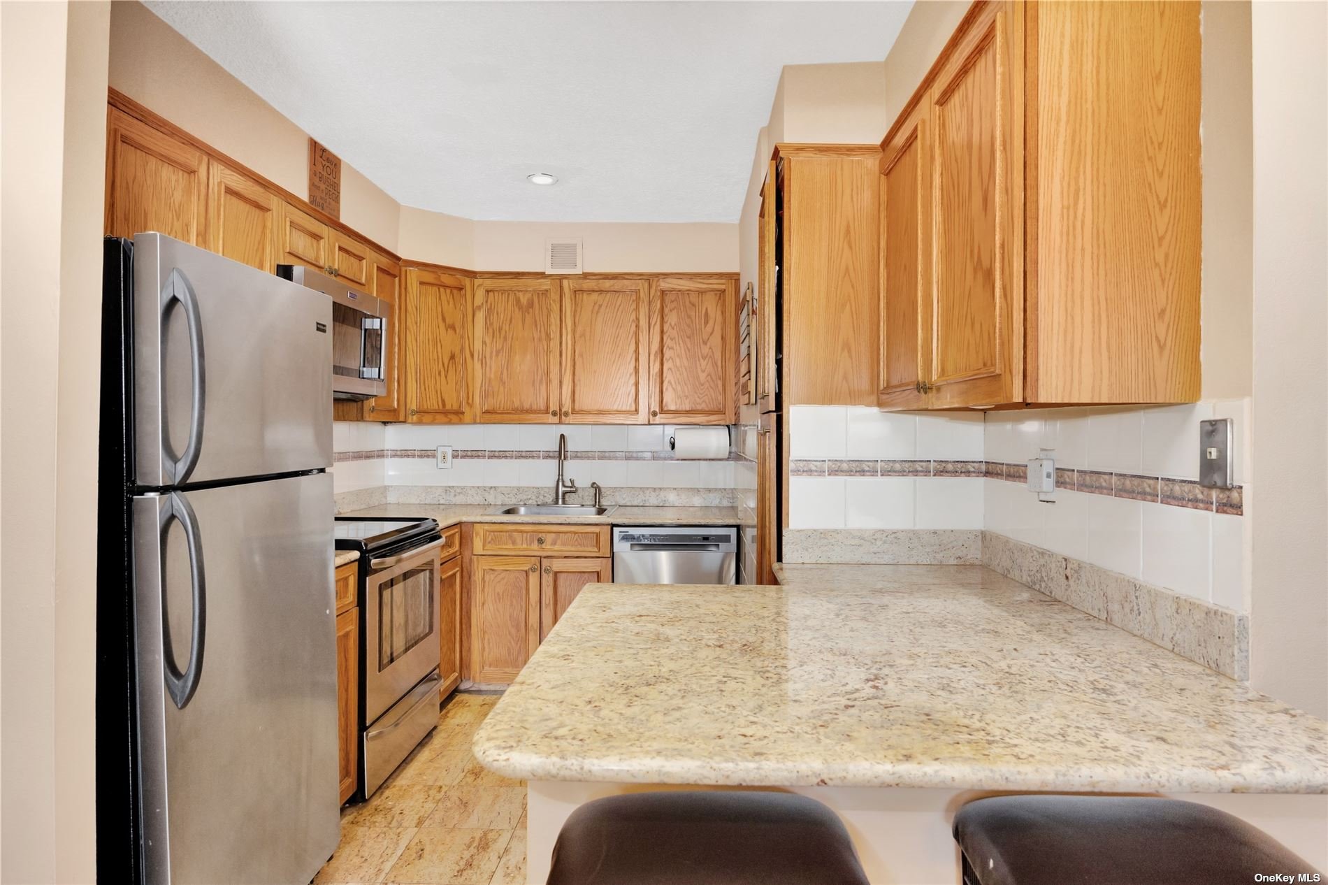 905 162 St  St 8A, Beechhurst, Queens, NY - 3 Bedrooms  
2 Bathrooms  
5 Rooms - 