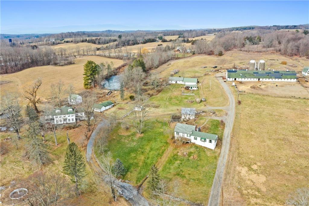Property for Sale at 40 Hollow Road, Staatsburg, New York - Bedrooms: 6 
Bathrooms: 4.5 
Rooms: 15  - $1,499,999