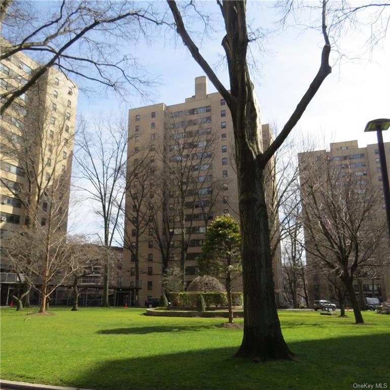 Property for Sale at 6 Fordham Oval 7B, Bronx, New York - Bedrooms: 2 
Bathrooms: 1 
Rooms: 5  - $267,007