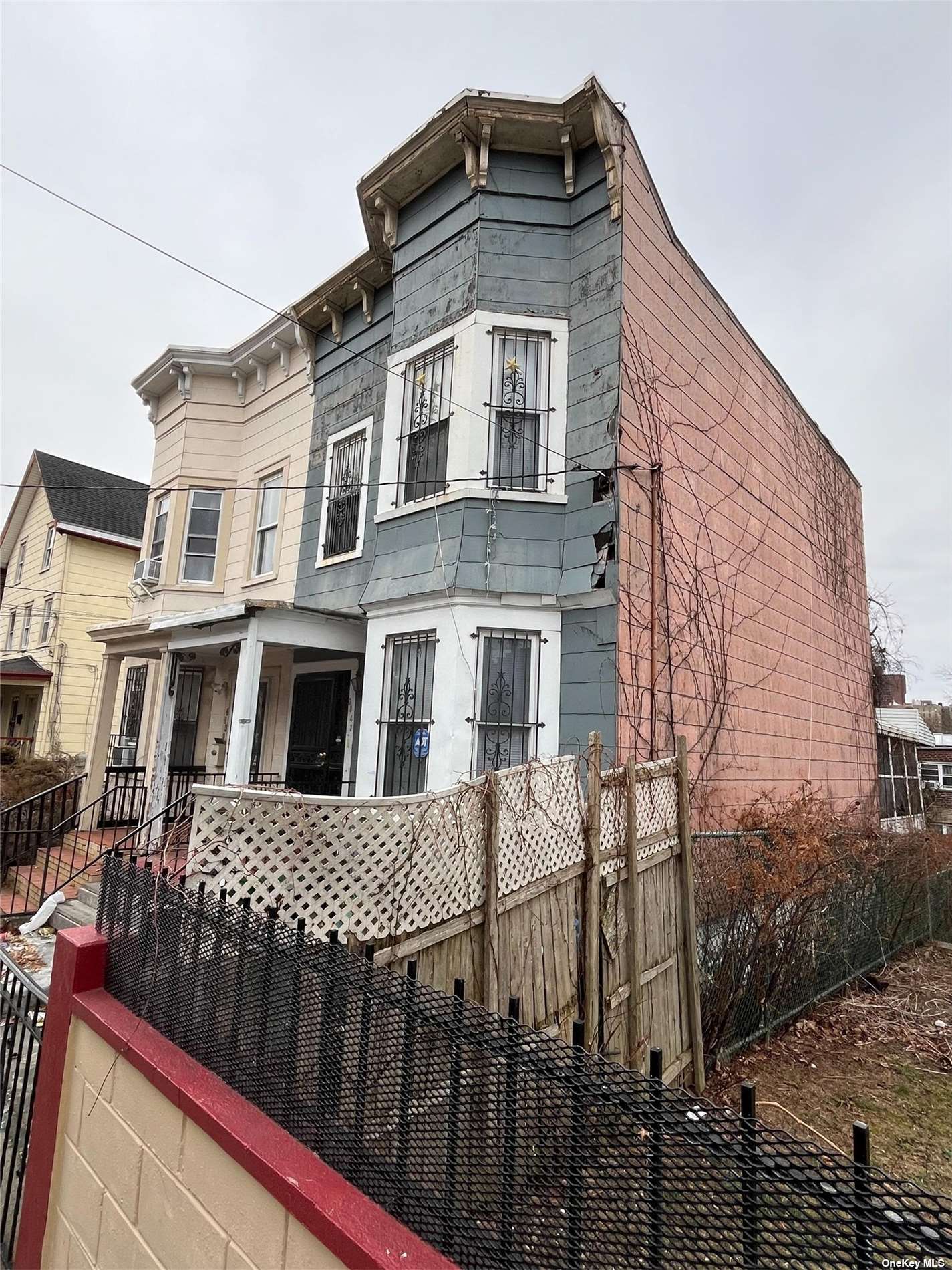 Property for Sale at 3543 Willett Avenue, Bronx, New York - Bedrooms: 4 
Bathrooms: 2 
Rooms: 10  - $399,000