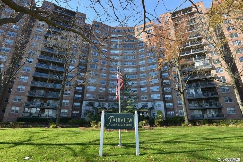 Property for Sale at 6120 Grand Central Parkway B 508, Forest Hills, Queens, NY - Bedrooms: 2 
Bathrooms: 1 
Rooms: 6  - $379,000