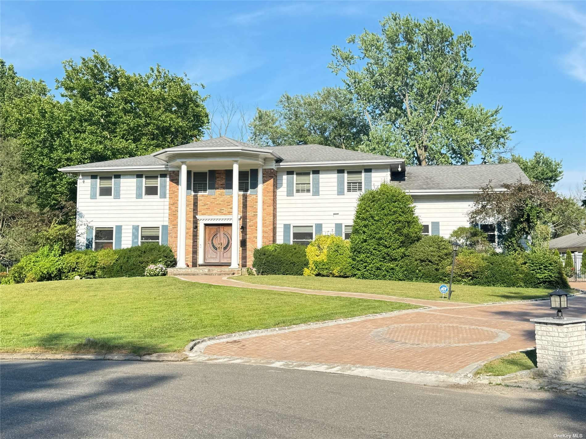 65 Old Field Lane, Great Neck, New York image 1