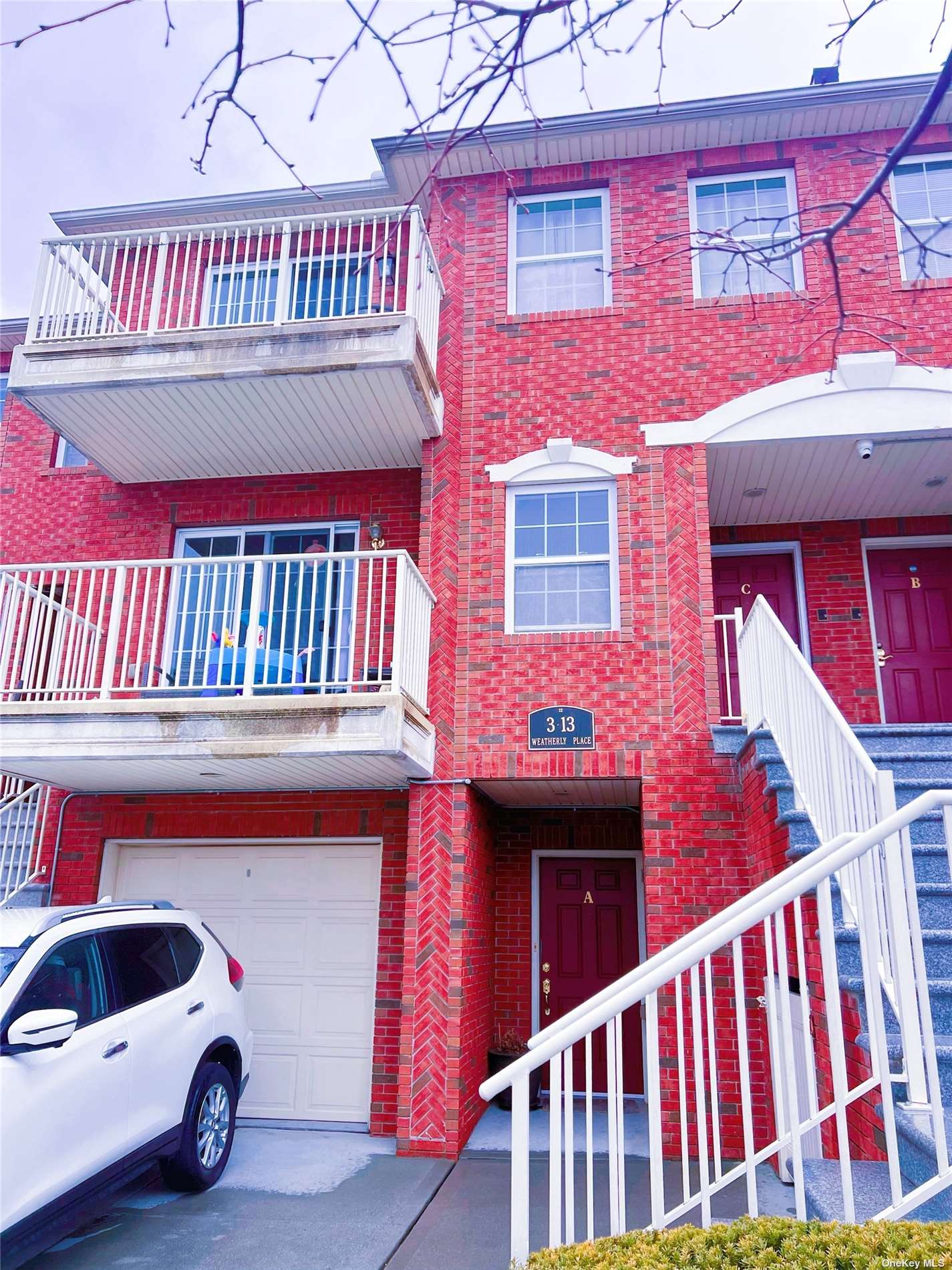 313 Weatherly Place 84, College Point, Queens, NY - 2 Bedrooms  
2 Bathrooms  
5 Rooms - 