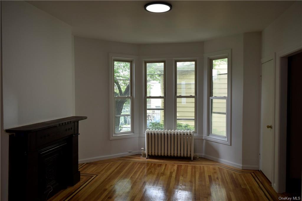 Rental Property at 1546 Silver Street 1, Bronx, New York - Bedrooms: 4 
Bathrooms: 1 
Rooms: 6  - $4,300 MO.