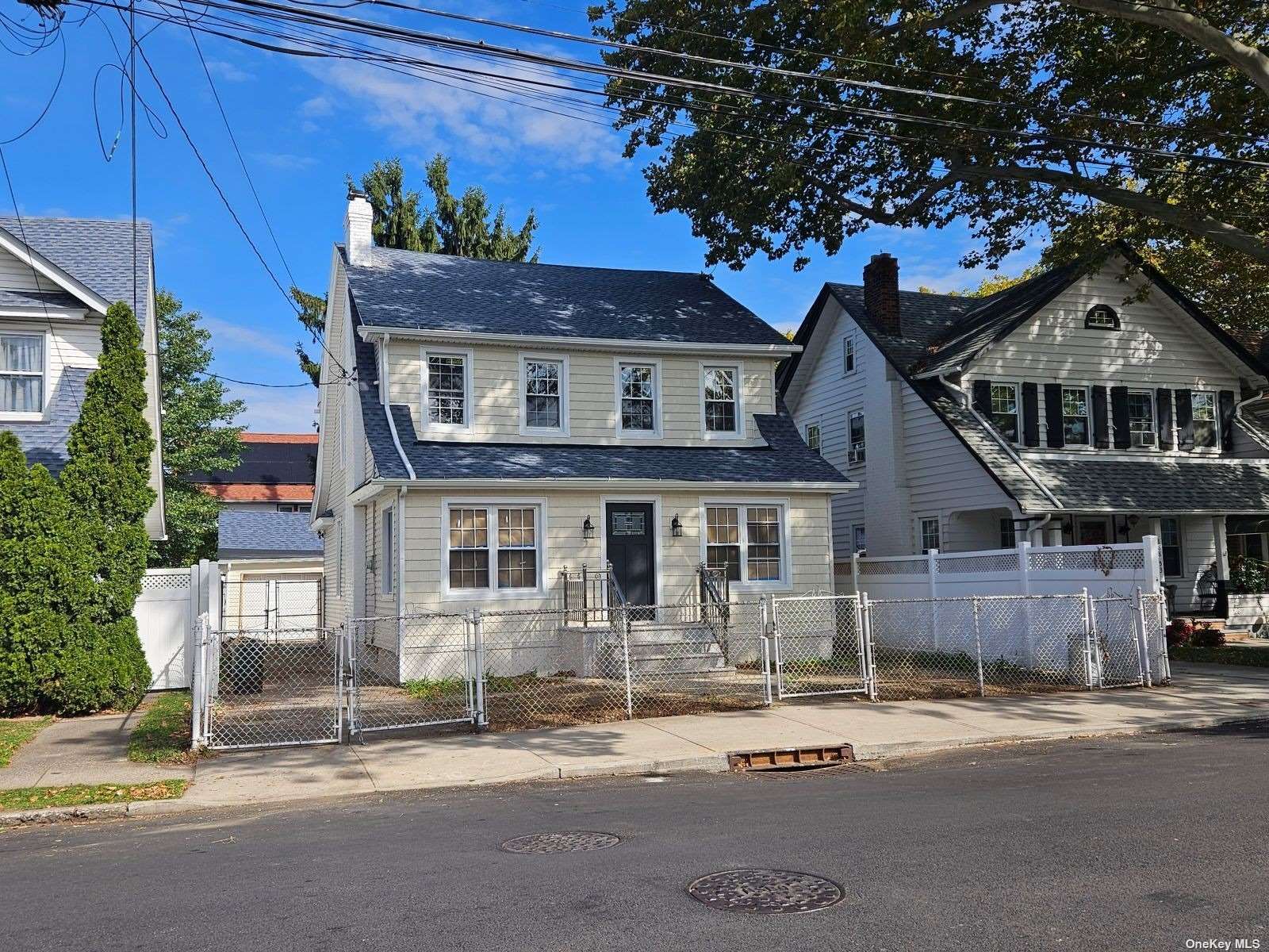 18849 Quencer Road, Saint Albans, Queens, NY - 6 Bedrooms  
4 Bathrooms  
10 Rooms - 