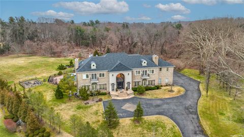 9 Penny Pond Court Old Brookville NY 11548