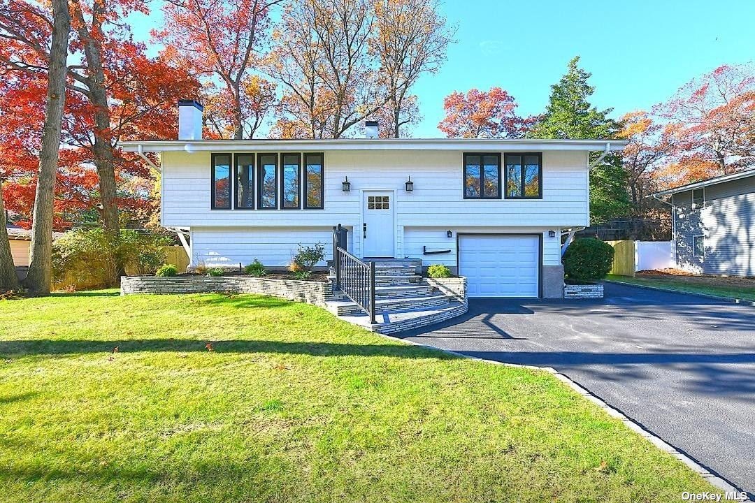 30 Deepdale Drive, Commack, New York image 1