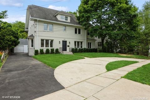 607 Broadway Cedarhurst NY 11516
