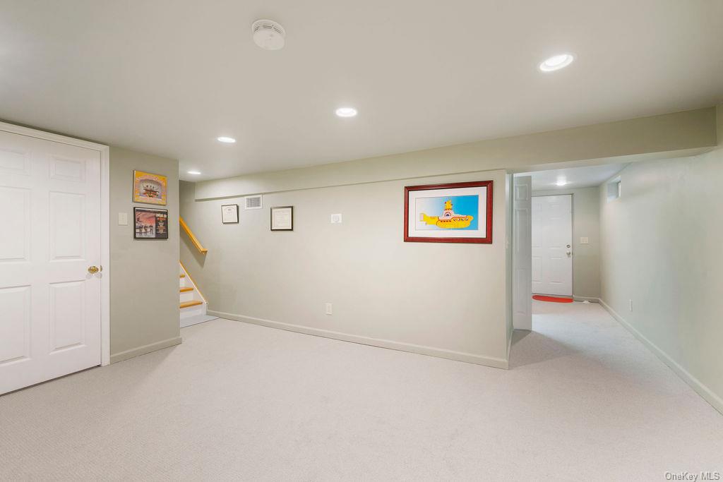 61 Peter Bush Drive, Monroe, New York image 32