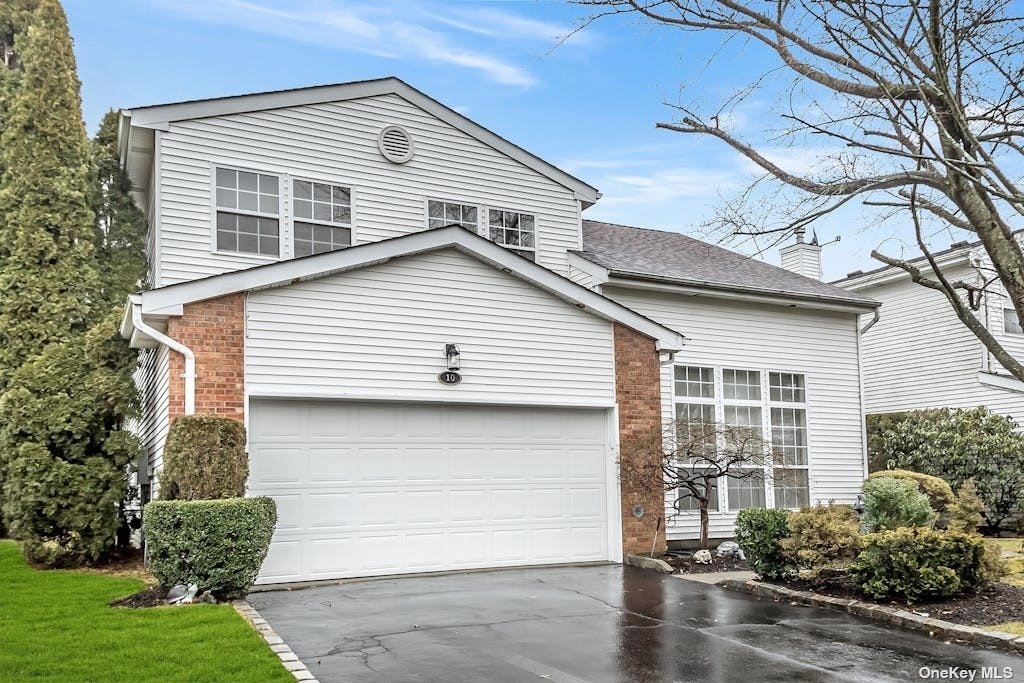 Property for Sale at 10 Hamlet Drive 10, Commack, Hamptons, NY - Bedrooms: 4 
Bathrooms: 3  - $949,000